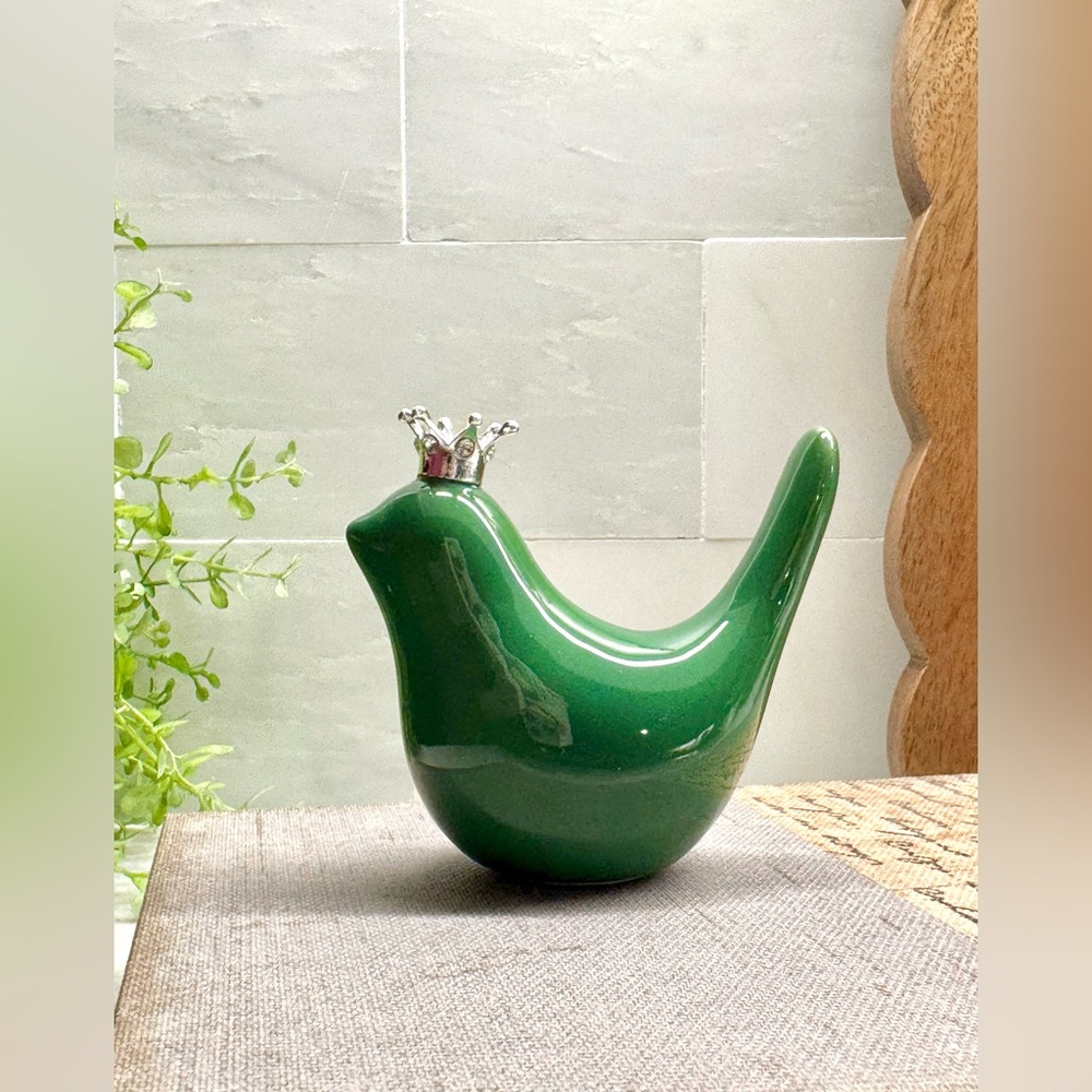New Small Green Ceramic Bird w/ Silver Tone Crown Decor Figurine - 3” - Picture 3 of 7